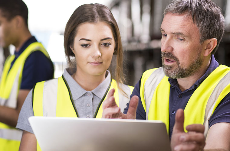 Come cambia l’apprendistato in Inghilterra: meno giovani e mobilità sociale, più formazione